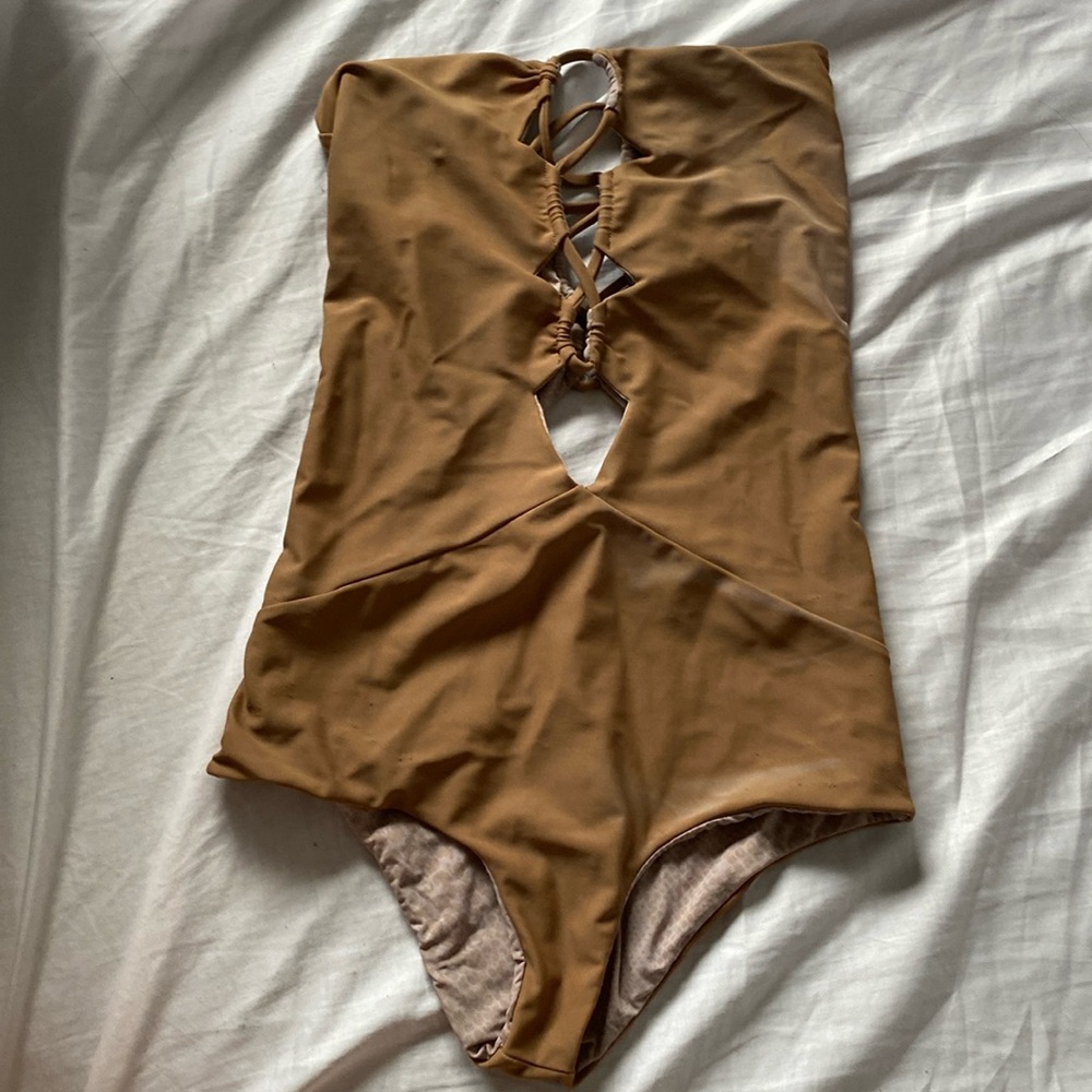 Acacia one piece
